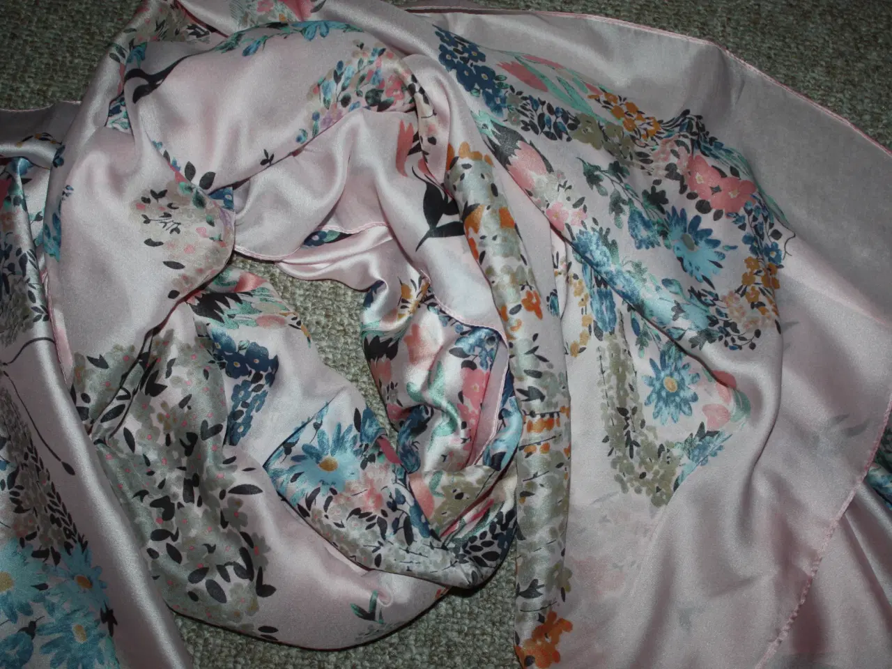 Billede 2 - Dansk Smykkekunst tørklæde / pareo 176 cm x 91 cm