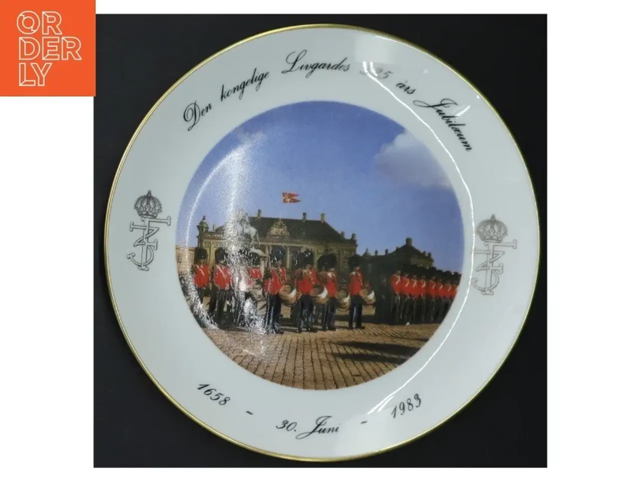 Billede 1 - Dekorativ jubilæumstallerken (str. Ø 19,5 cm)