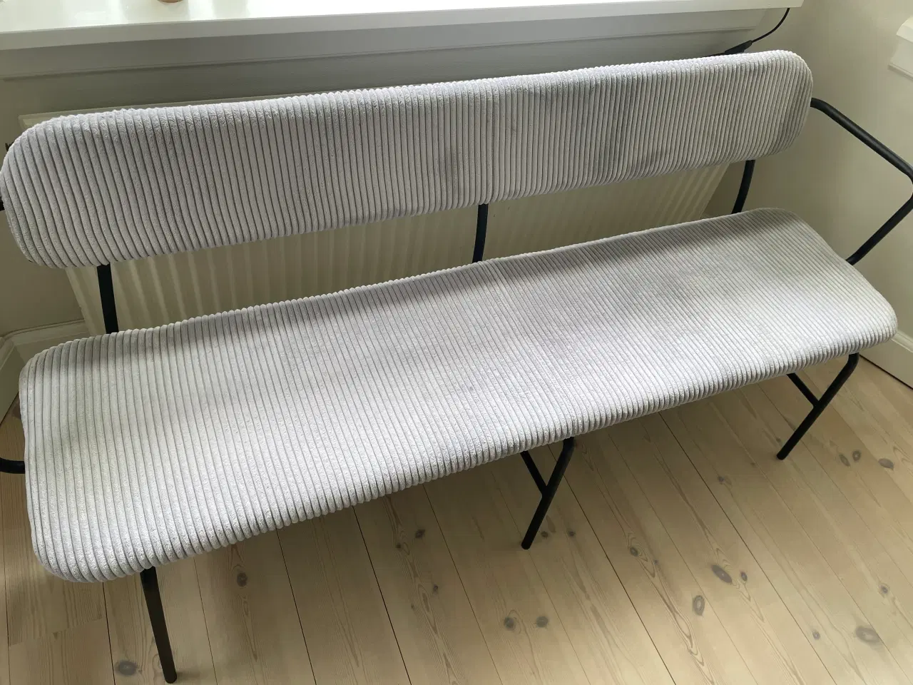 Billede 3 - lysegrå fløjls bænk