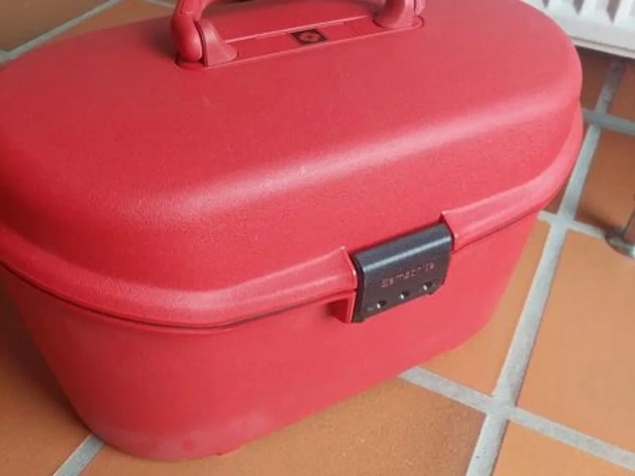 Billede 5 - Samsonite rødt sæt - 2 kufferter og beauty box