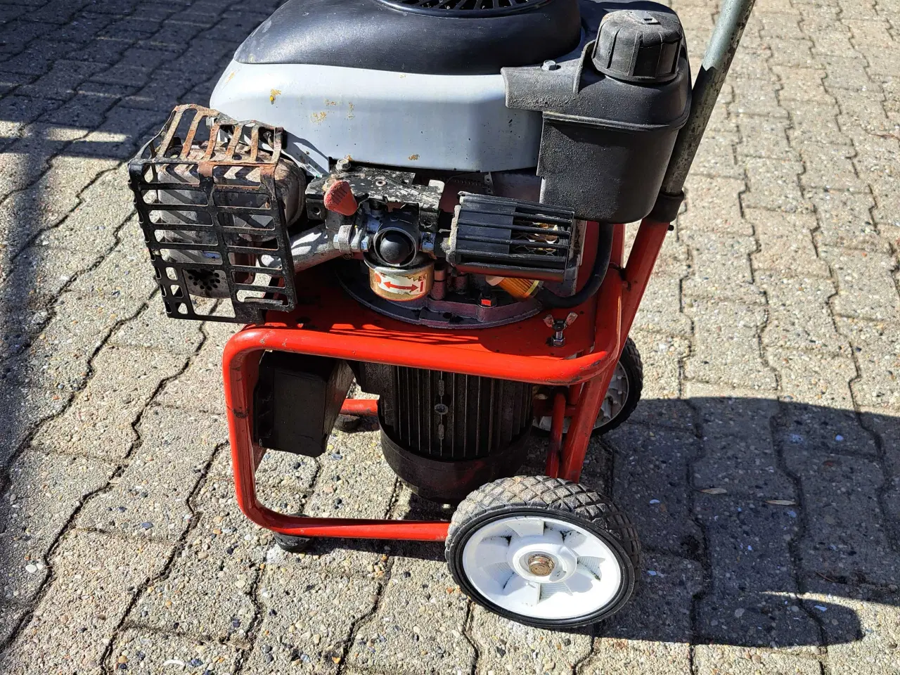 Billede 1 - Nødgenerator. 