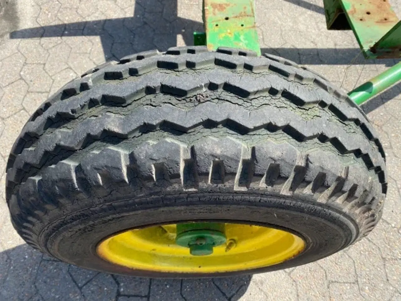 Billede 9 - John Deere skærebordsvogn 16"