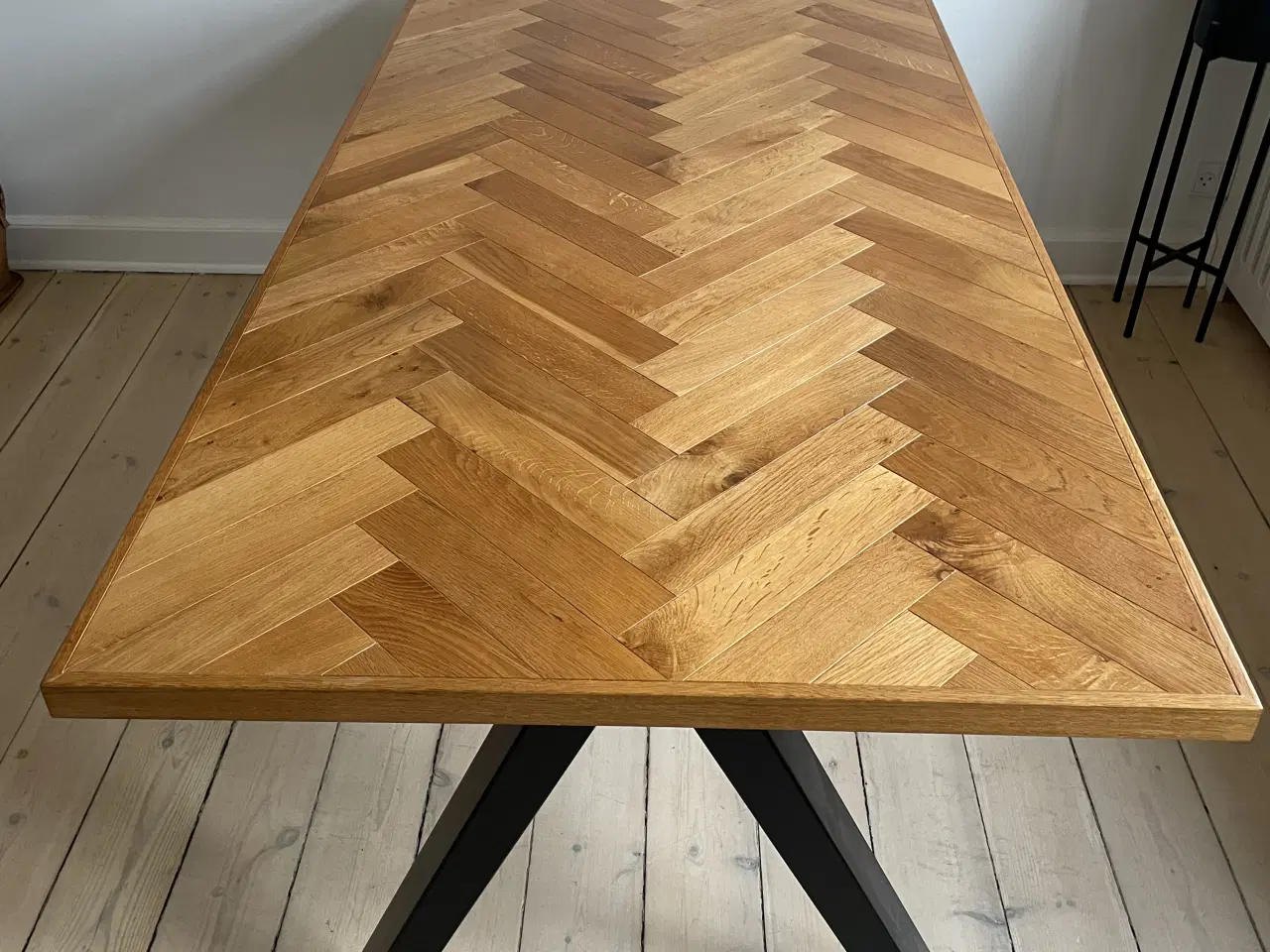 Billede 1 - Spisebord sildeben + stole (tilkøbes) 