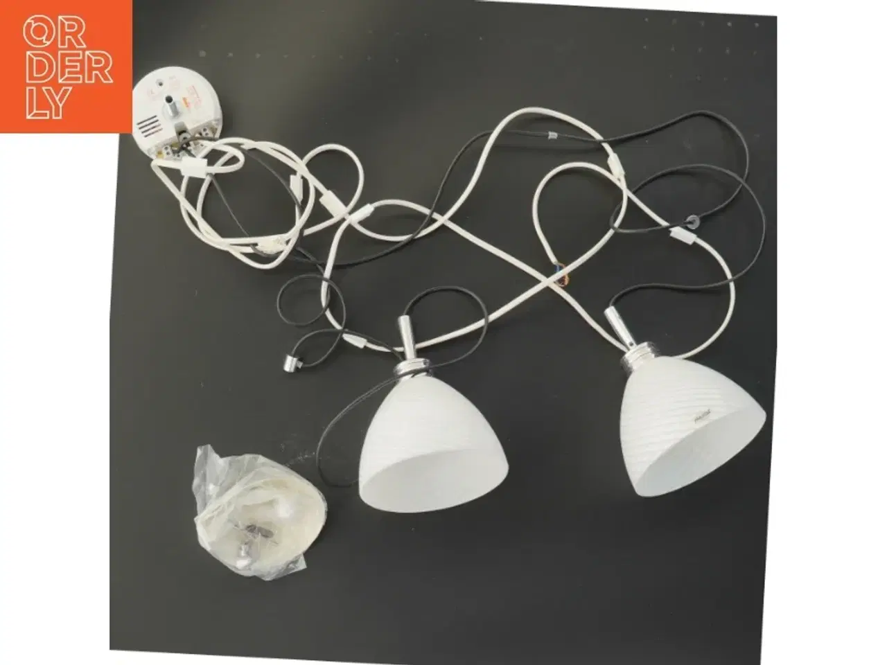 Billede 2 - Herstal to hvide pendellamper (str. Ø 13,5x10,5 cm)