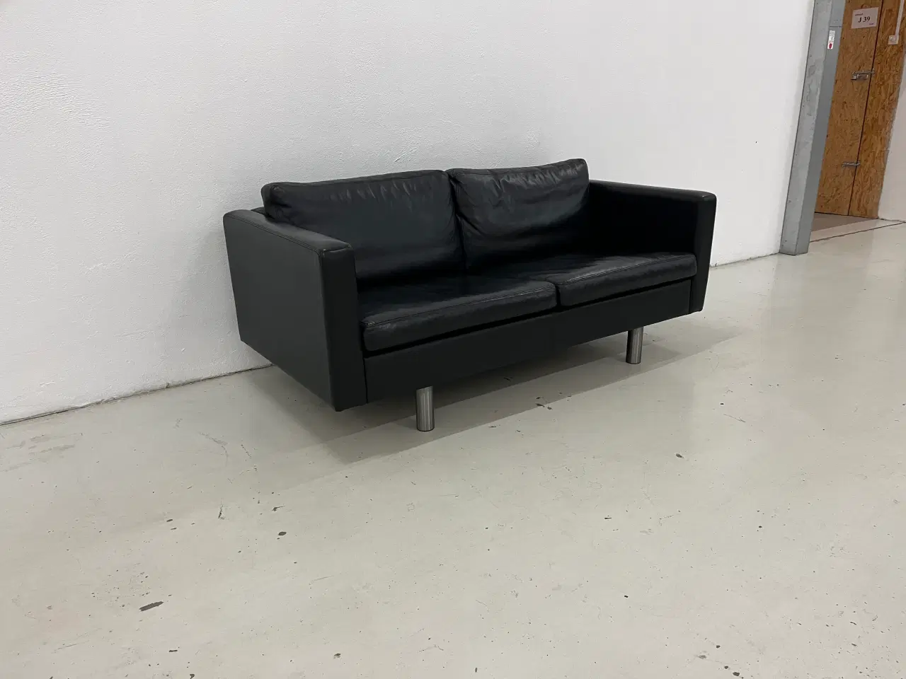Billede 4 - 2 1/2 Pers.Sofa i sort semianilin læder.