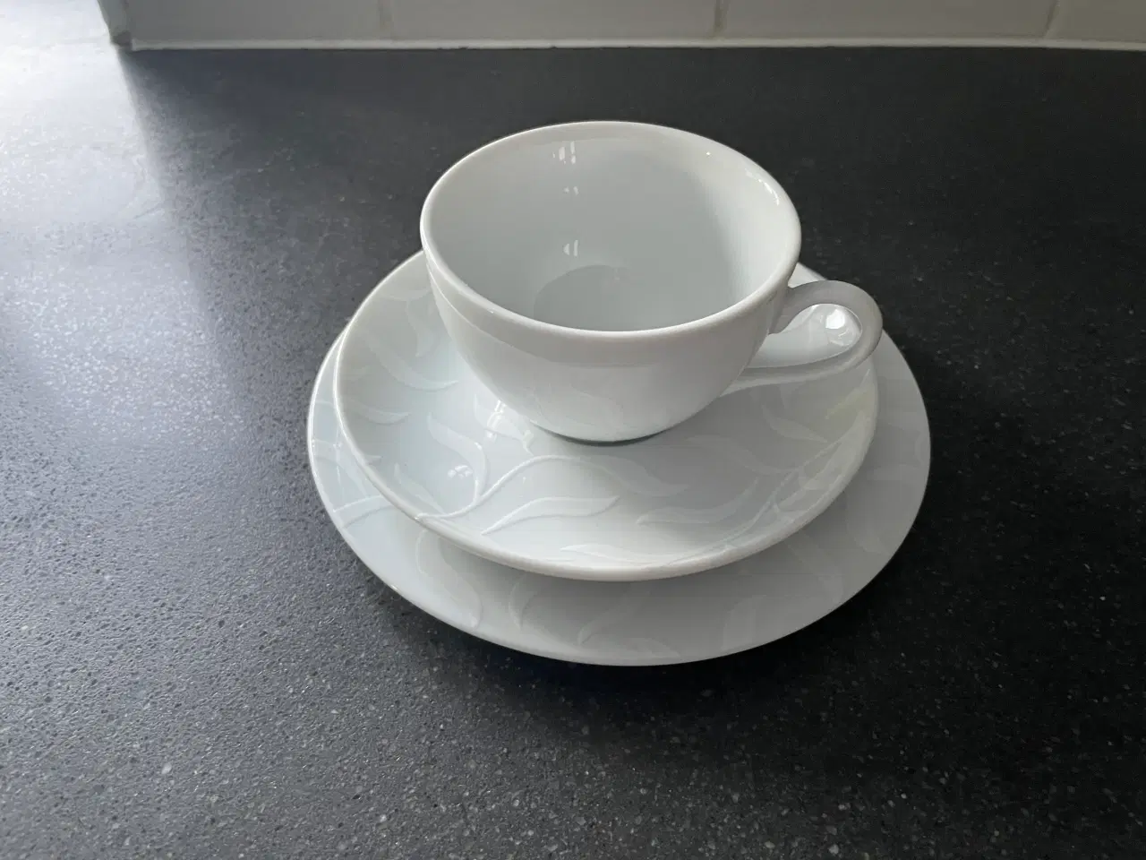 Billede 1 - Pullivuit kaffestel med fint hvidt mønster