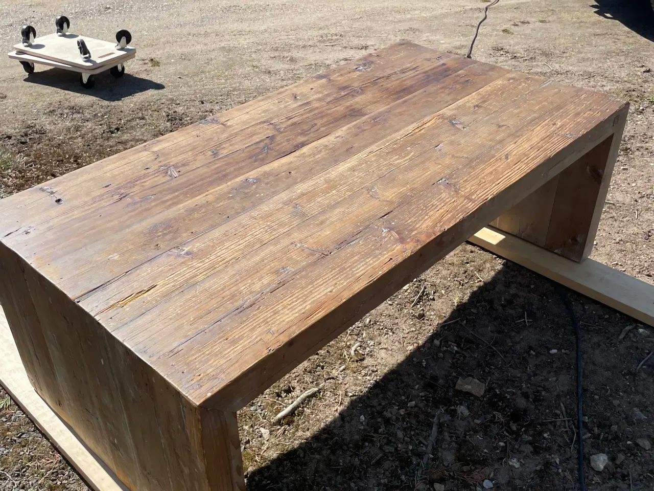 Billede 3 - Rustikt og råt sofabord fra “Recycled Wood “