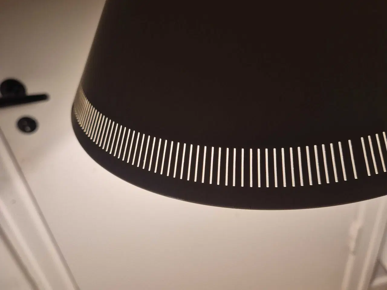 Billede 7 - Grå kegleformet retrolampe med fine perforeringer 