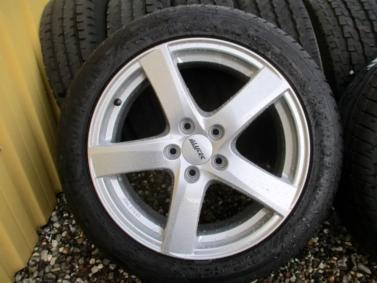 Billede 2 - 17" Alutec 5X112 ET40 225/45/17" sommerdæk