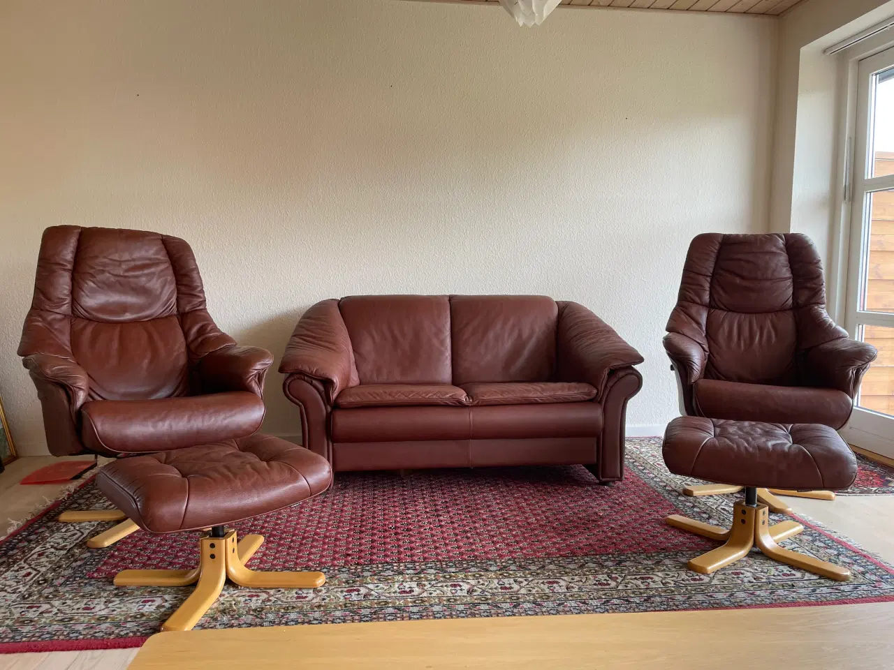 Billede 1 - Sofa, 2 stole og skamler