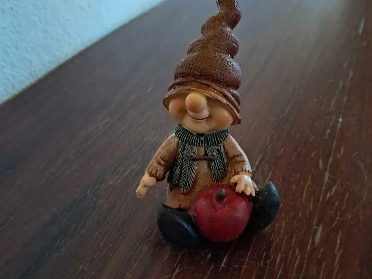 Billede 1 - Nisse m. æble