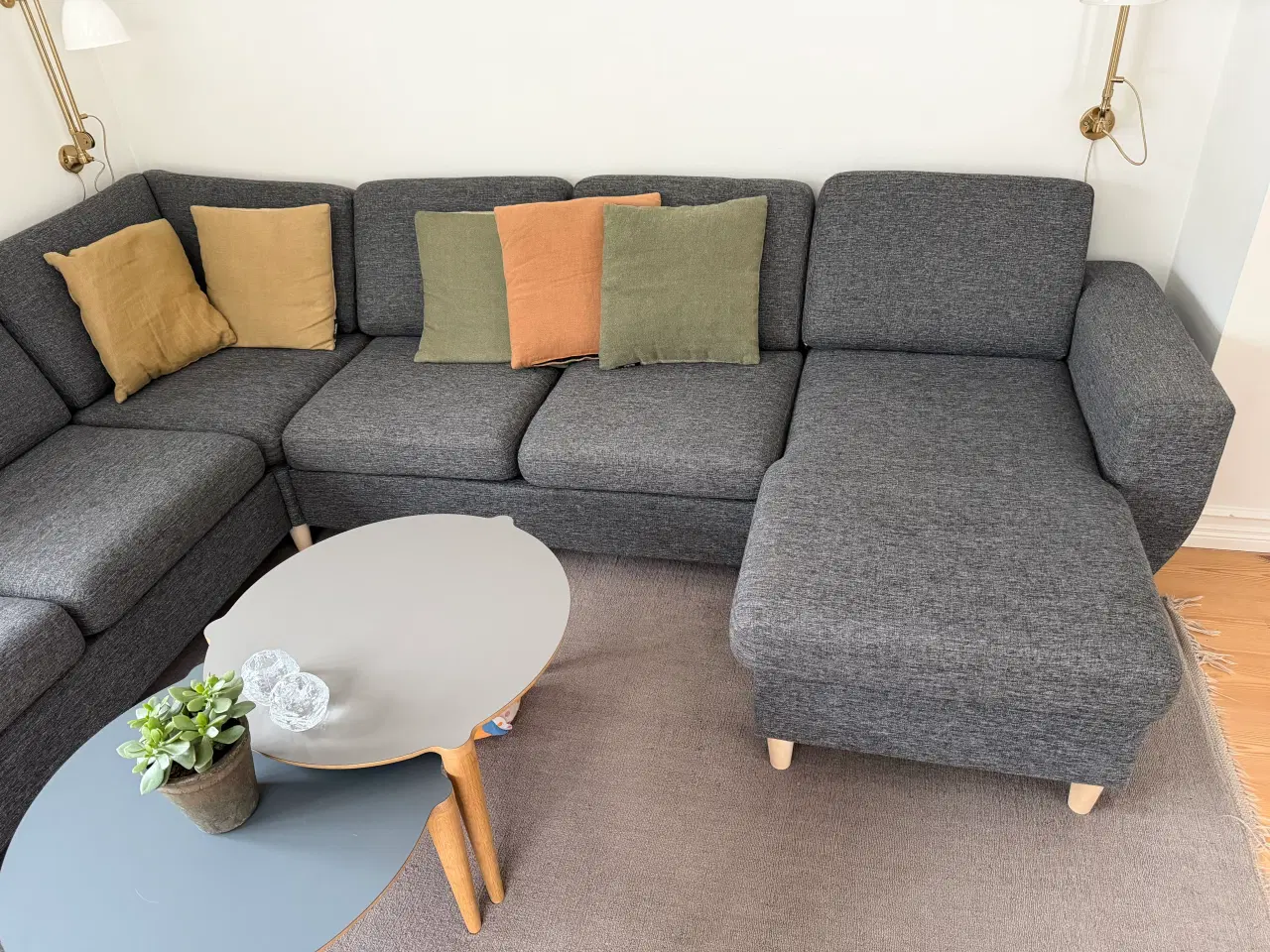 Billede 2 - Grå sofa til salg 