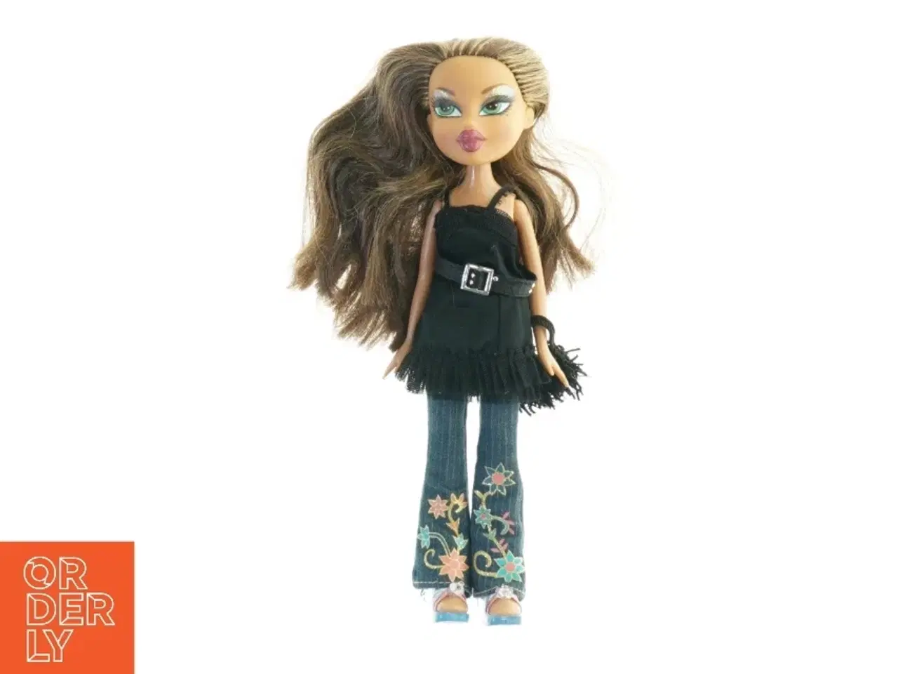 Billede 1 - Bratz dukke i denim og sort outfit fra Bratz (str. 24 x 7 cm)