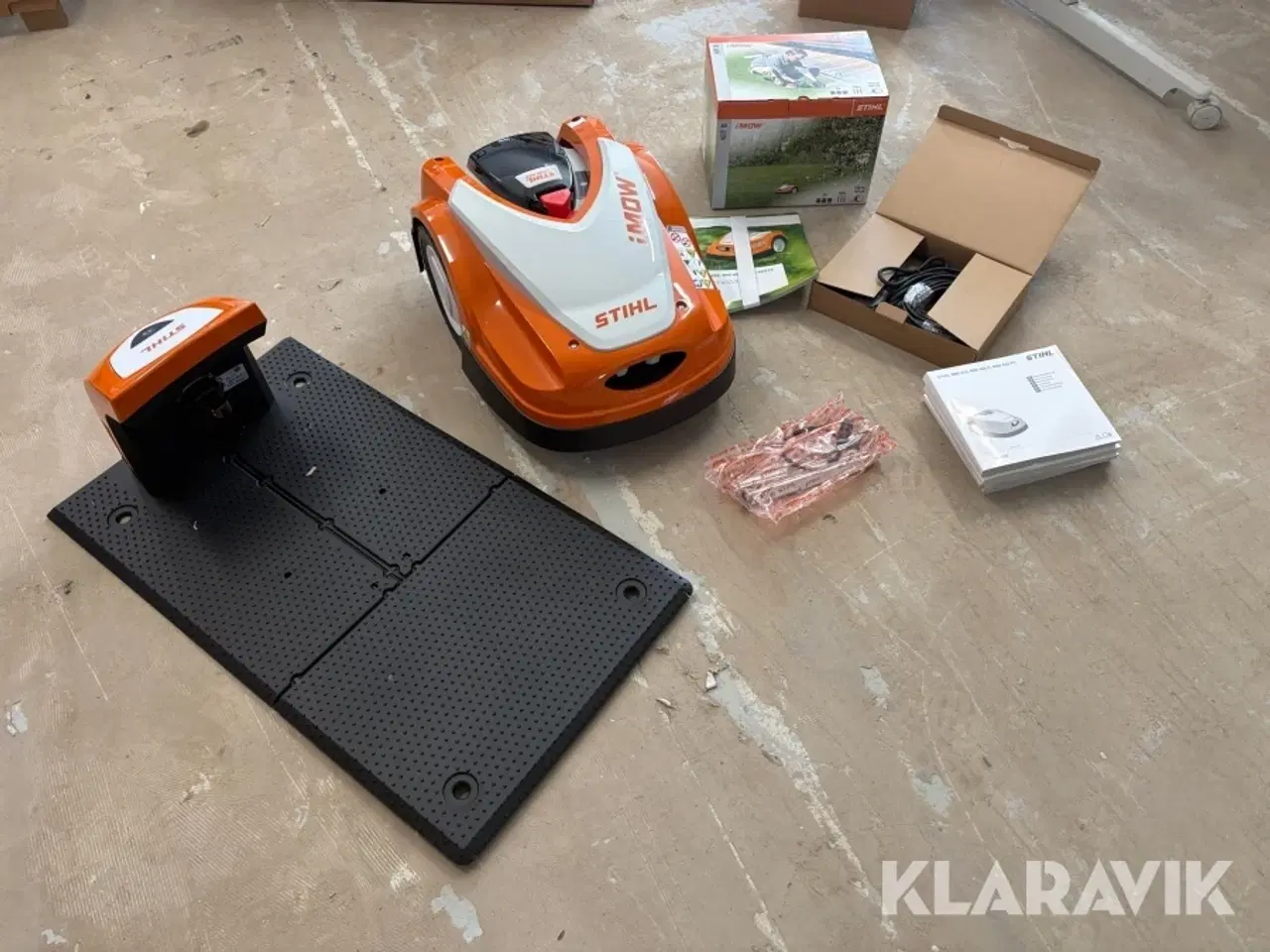 Billede 2 - Robotplæneklipper med ekstra installationskit Stihl RMI 422