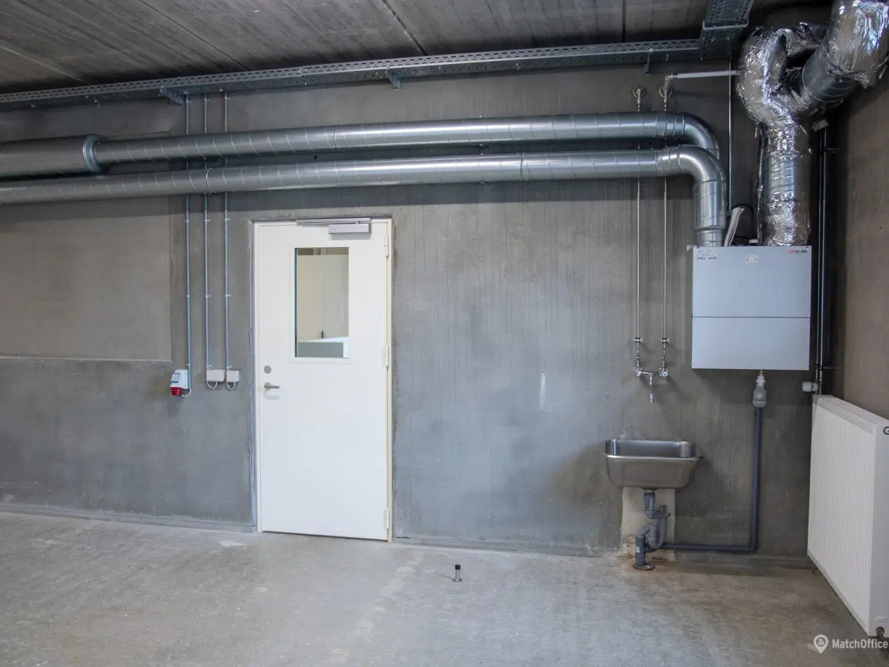 Billede 4 - Lager med egen port, lille kontor, brus og tekøkken