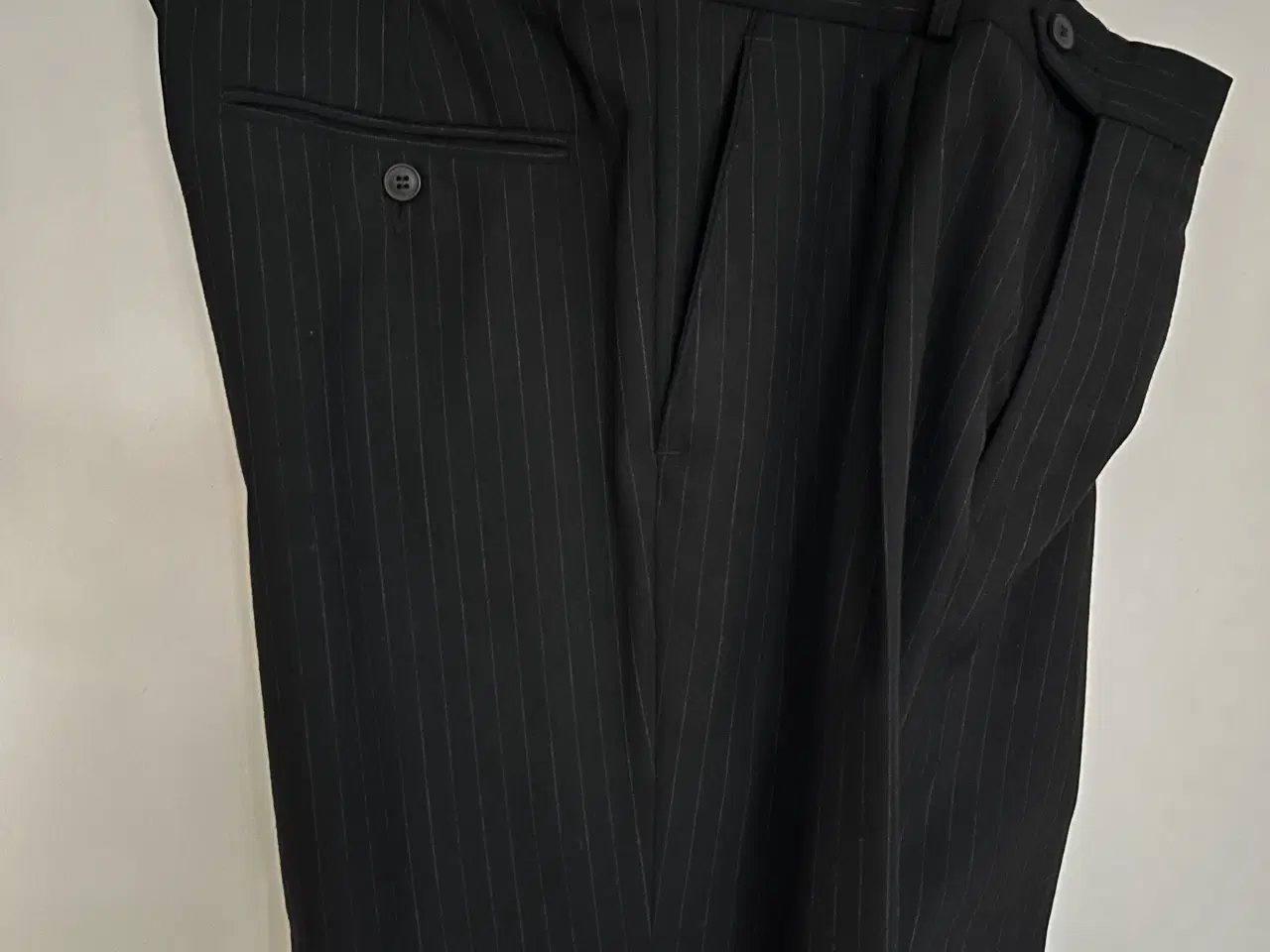 Billede 8 - Nålestribet jakkesæt str. 52