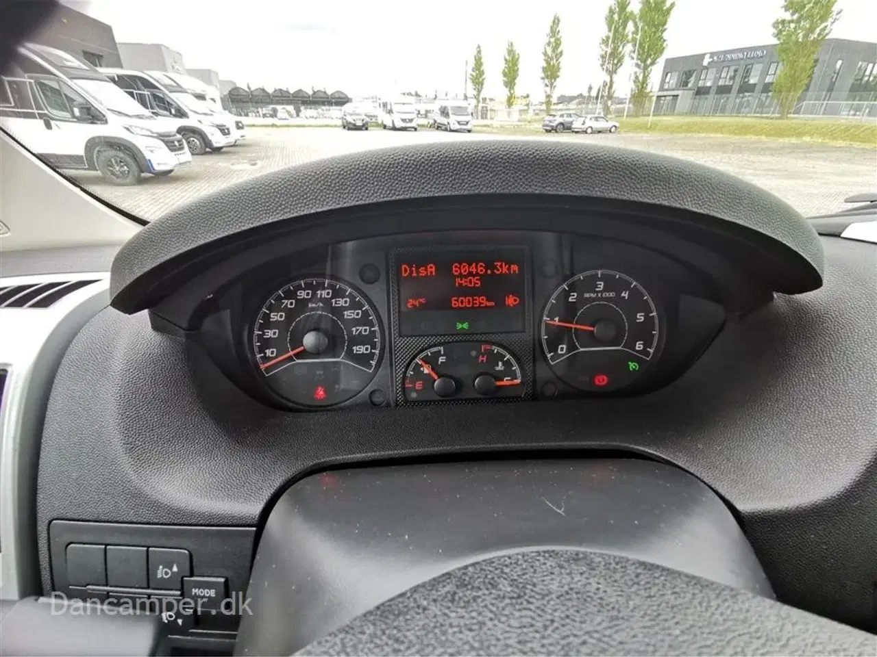 Billede 8 - 2019 - Chausson Flash 635   KOMISSIONSBIL! Godt indrettet med Fransk seng, el-sænkeseng, gasovn, elcykelholder samt solcelle
