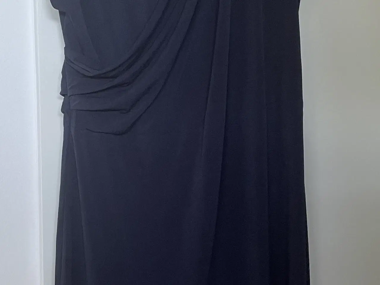 Billede 3 - By Malene Birger kjole med detaljer