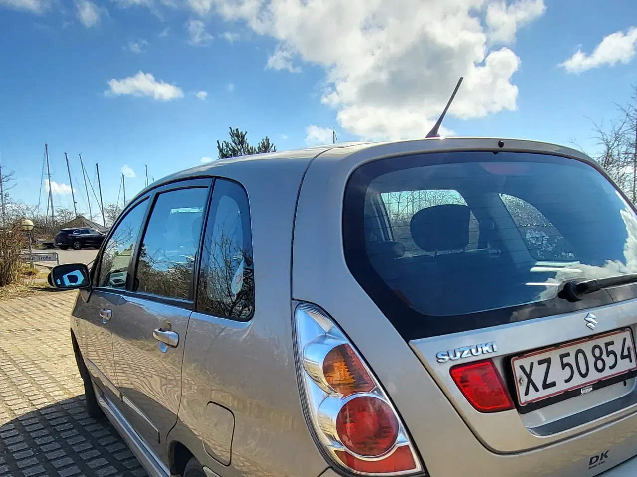 Billede 2 - ​Suzuki Liana 1,6 GLX – Nysynet, velholdt og hunde