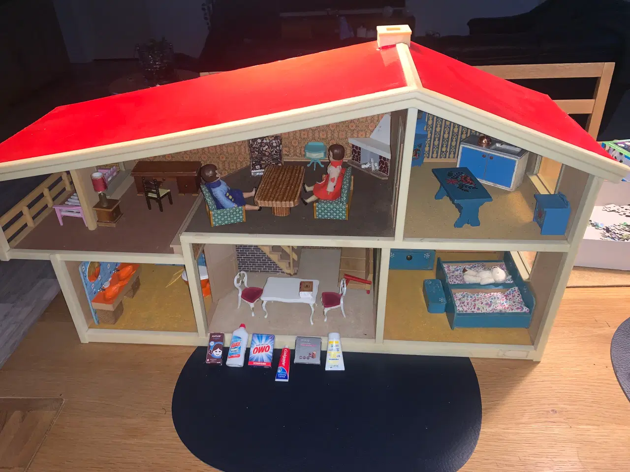 Billede 1 - Hansa dukkehus med møbler