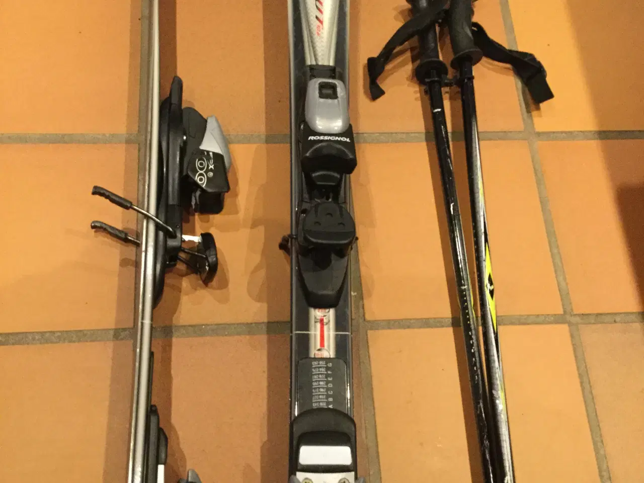 Billede 3 - Rossignol ski og skistøvler.