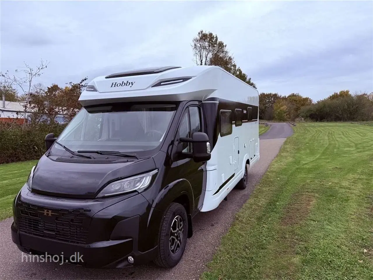 Billede 25 - 2026 - Hobby Maxia T 740 WE Aut.   Lækker Autocamper med lave enkelsenge og stort toiletrum med særskilt brusekabine fra Hinshøj Caravan.