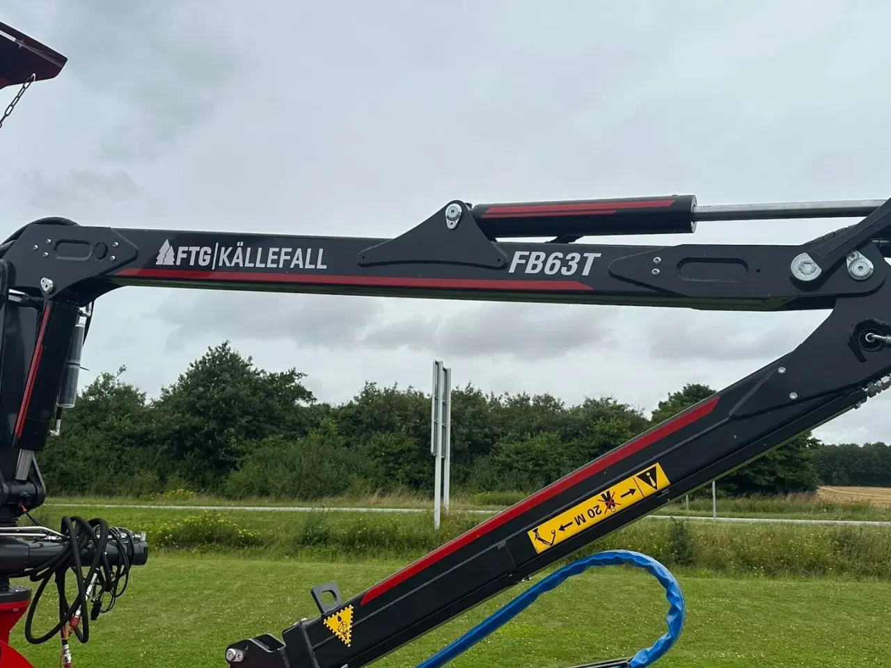Billede 11 - TP 270 PTO K med FTG 6,3m kran med fjernbetjent joystick.
