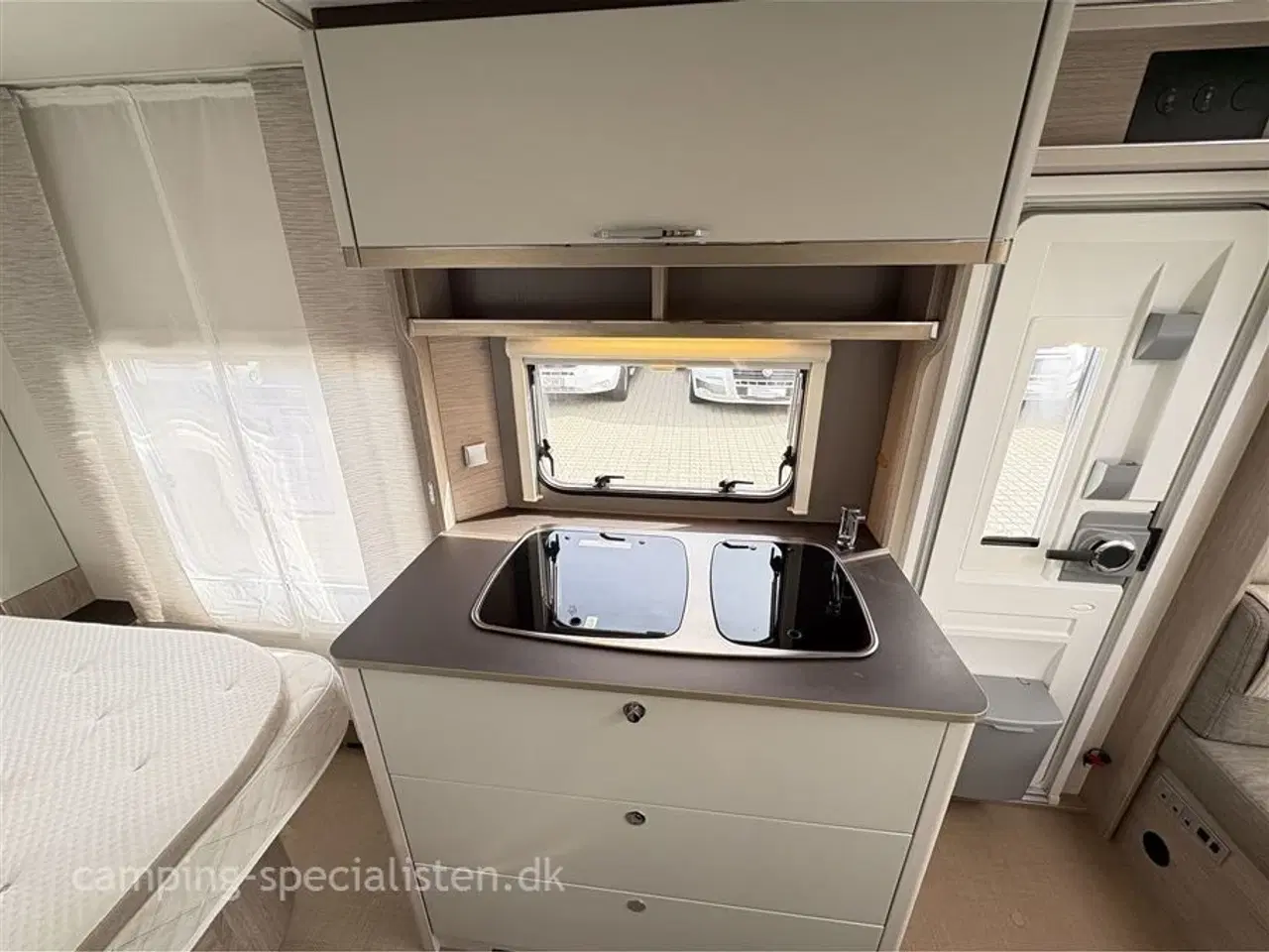 Billede 7 - 2023 - Bürstner Premio 490 TS Bürstner Premio 490 TS Limited Edition 2023 - Se den nu hos Camping-Specialisten.dk