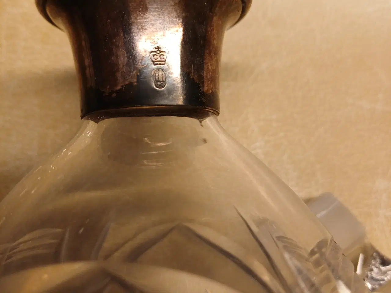 Billede 3 - Krystal karaffel med tretårnet sølvkrave