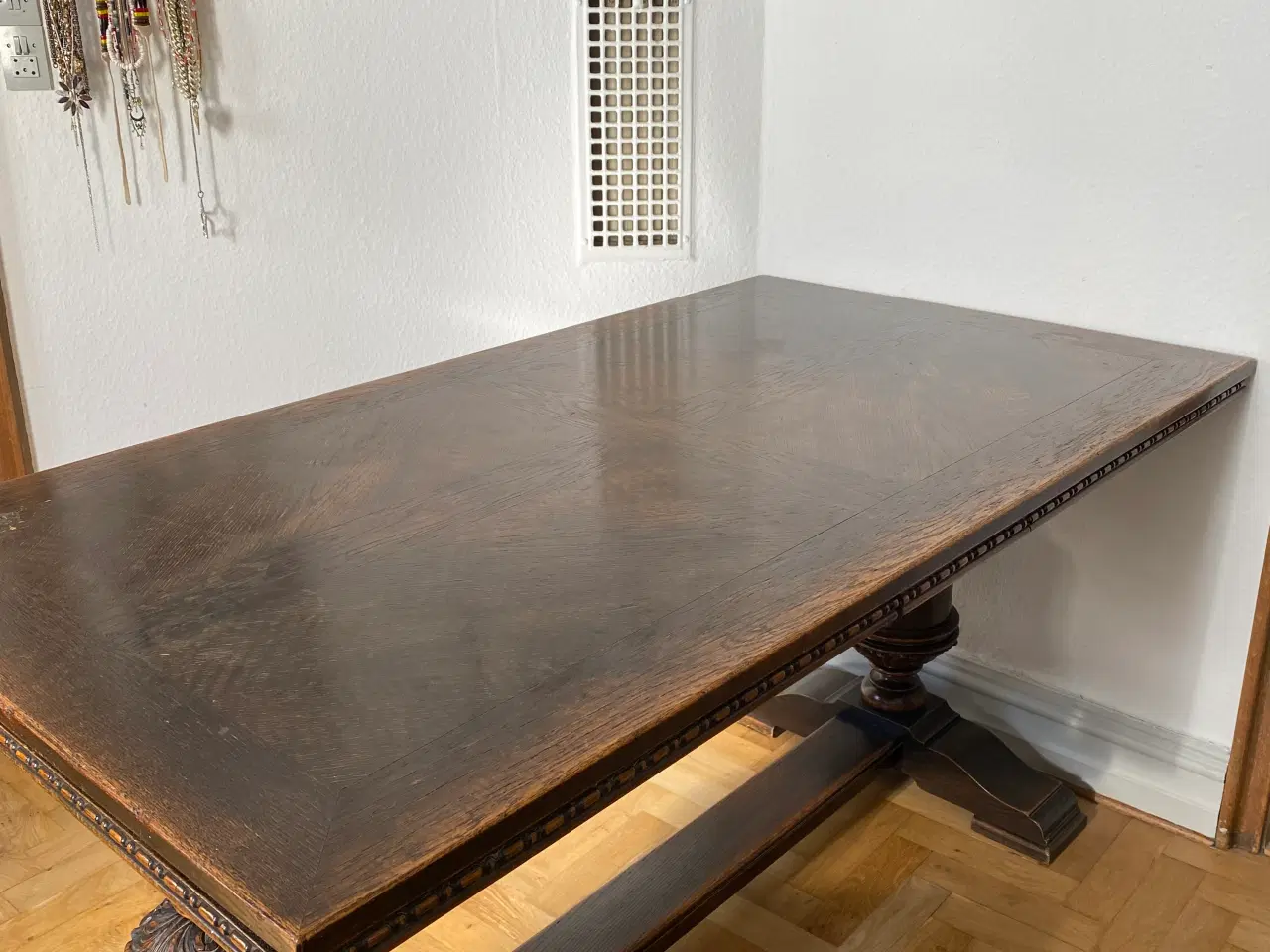 Billede 4 - Flot brunt spisebord