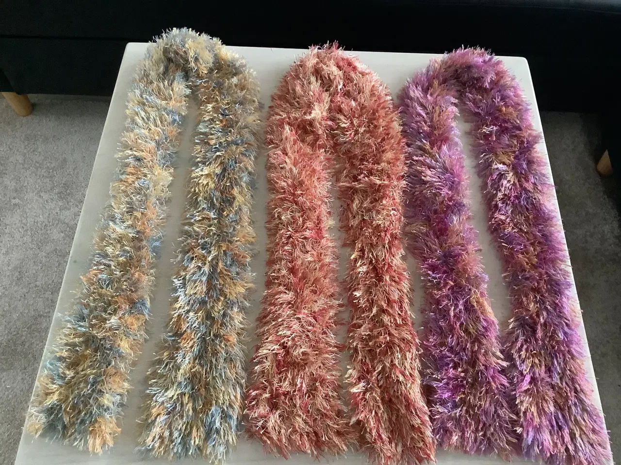 Billede 1 - Strikket Dejlig blød plys tørklæde i flere farver 