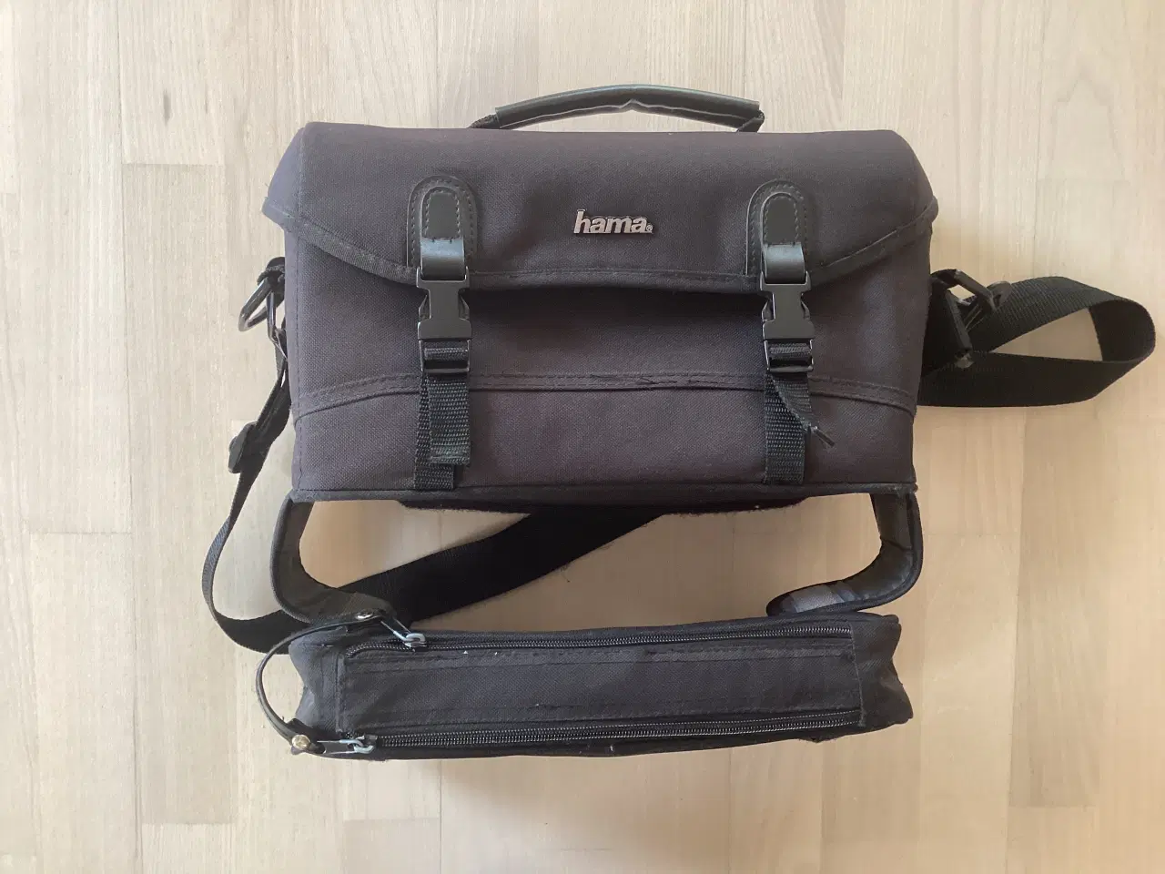 Billede 4 - Fin rummelig Hama kamerataske inkl. lille taske
