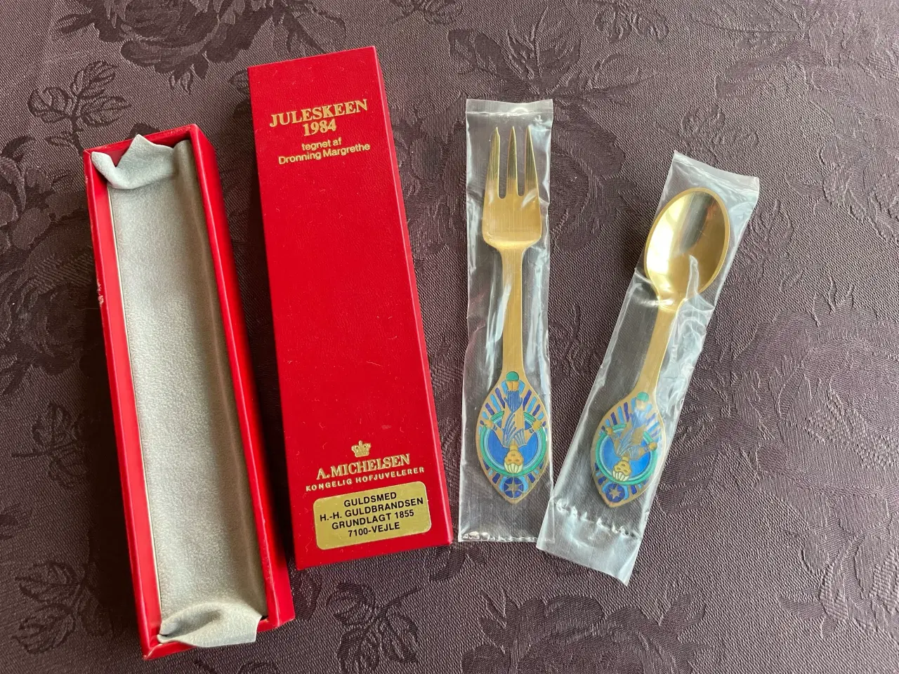 Billede 1 - Forgyldt juleske og julegaffel fra 1984