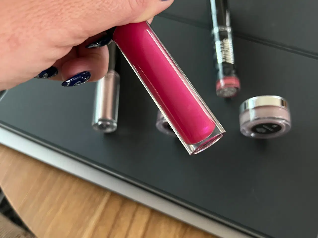 Billede 2 - Lækre nye Bare Minerals lipgloss og øjenskygger