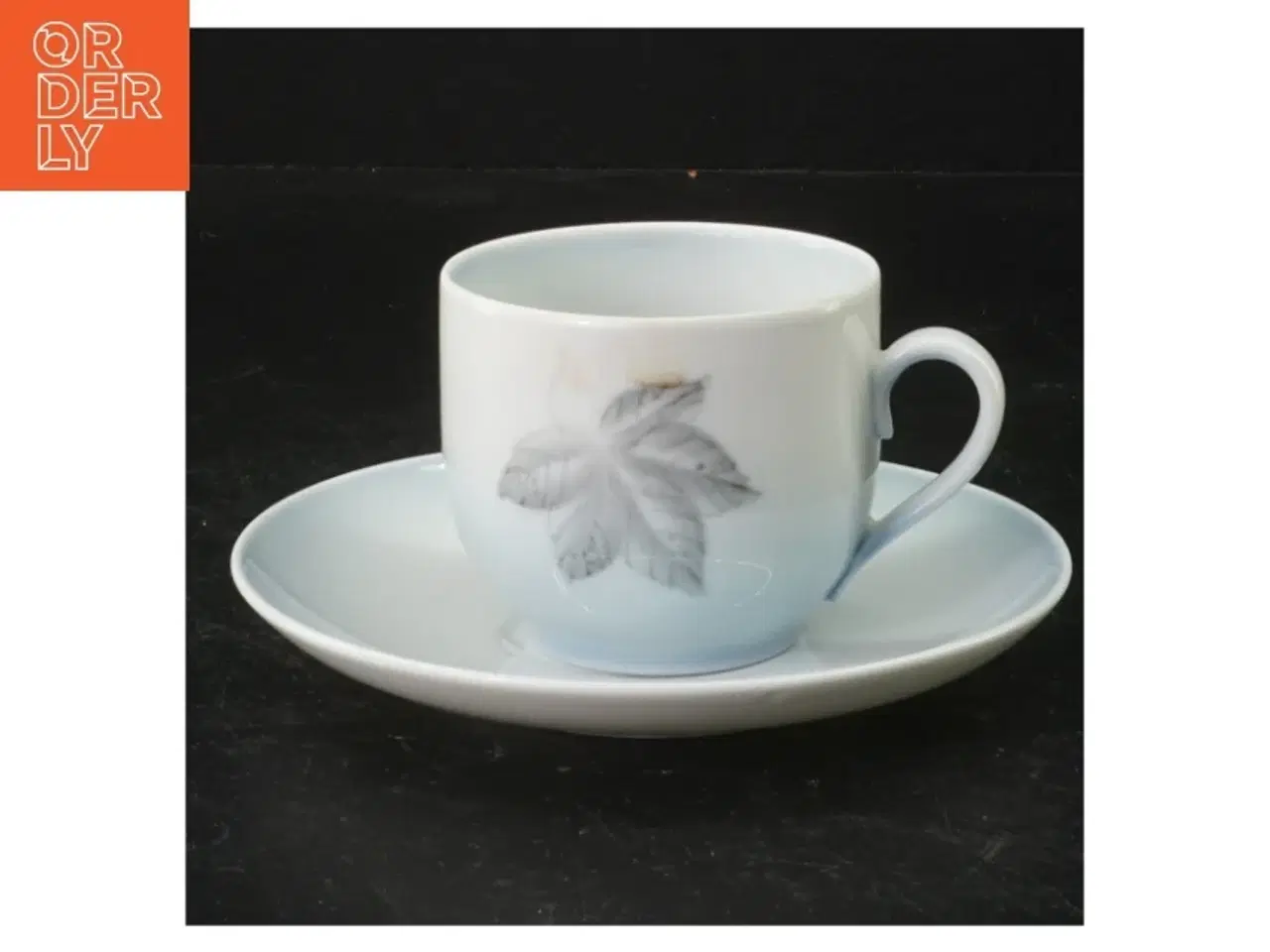 Billede 1 - Porcelænskopper og tallerken fra B&G (str. Tallerkenen 14 cm i diameter. kro, 7 cm i diameter)