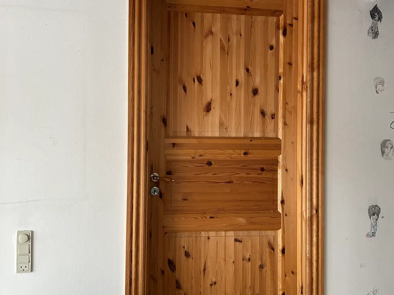 Billede 1 - Har 4 døre m karm 