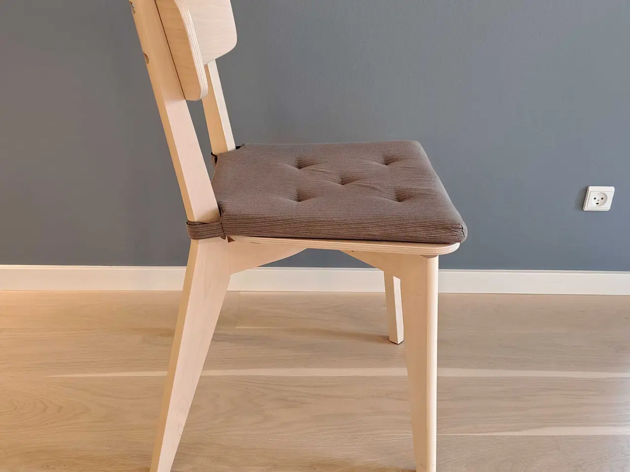 Billede 6 - Spisebord og 4 stole i ask ubrugt