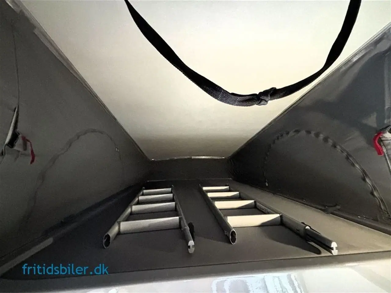 Billede 15 - 2025 - Bravia 599 180 Hk   Bravia 599 180 HK Med Automat gear og Hævetag med sovepladser til 4 personer