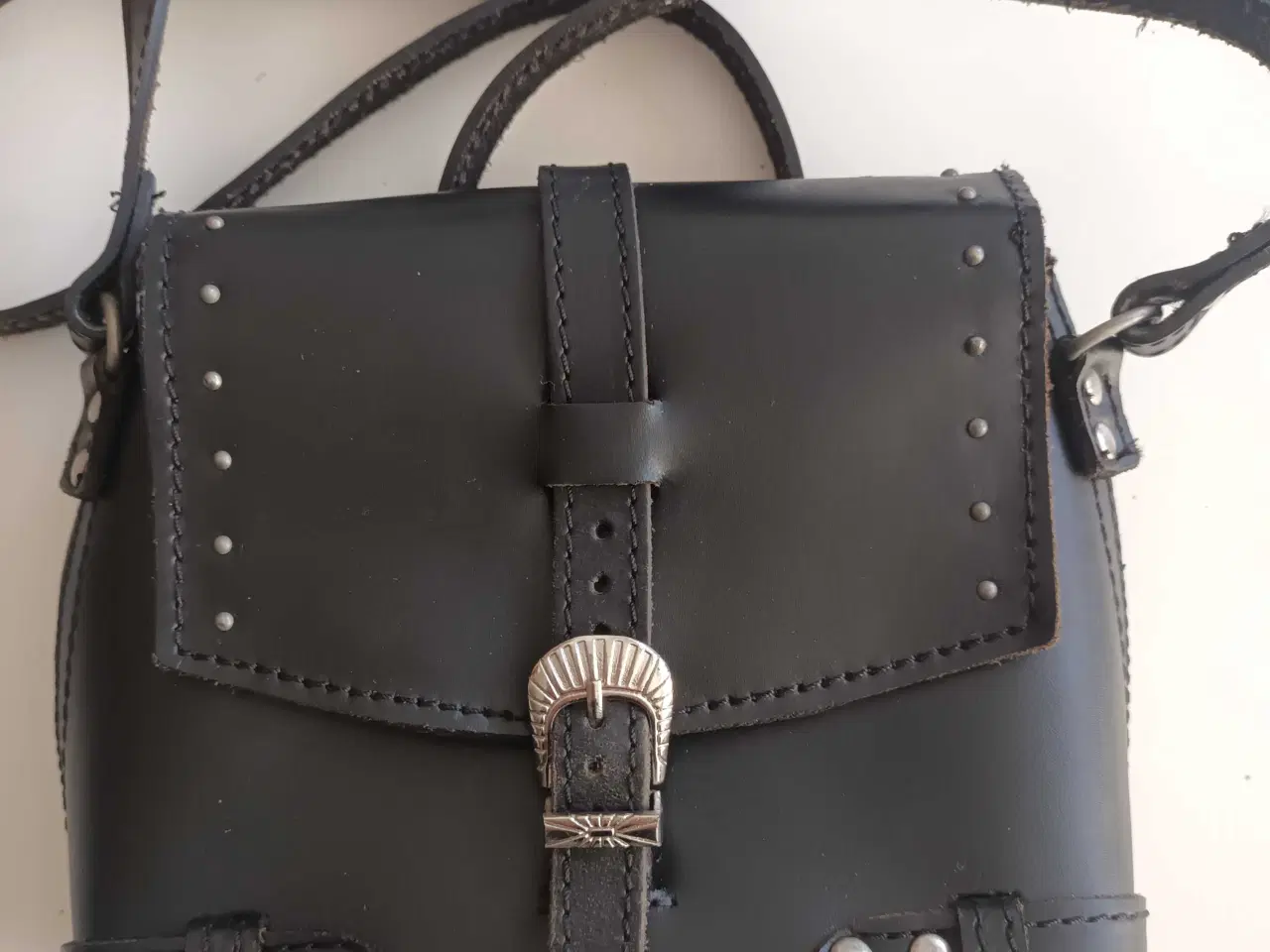 Billede 1 - Lædertaske i sort
