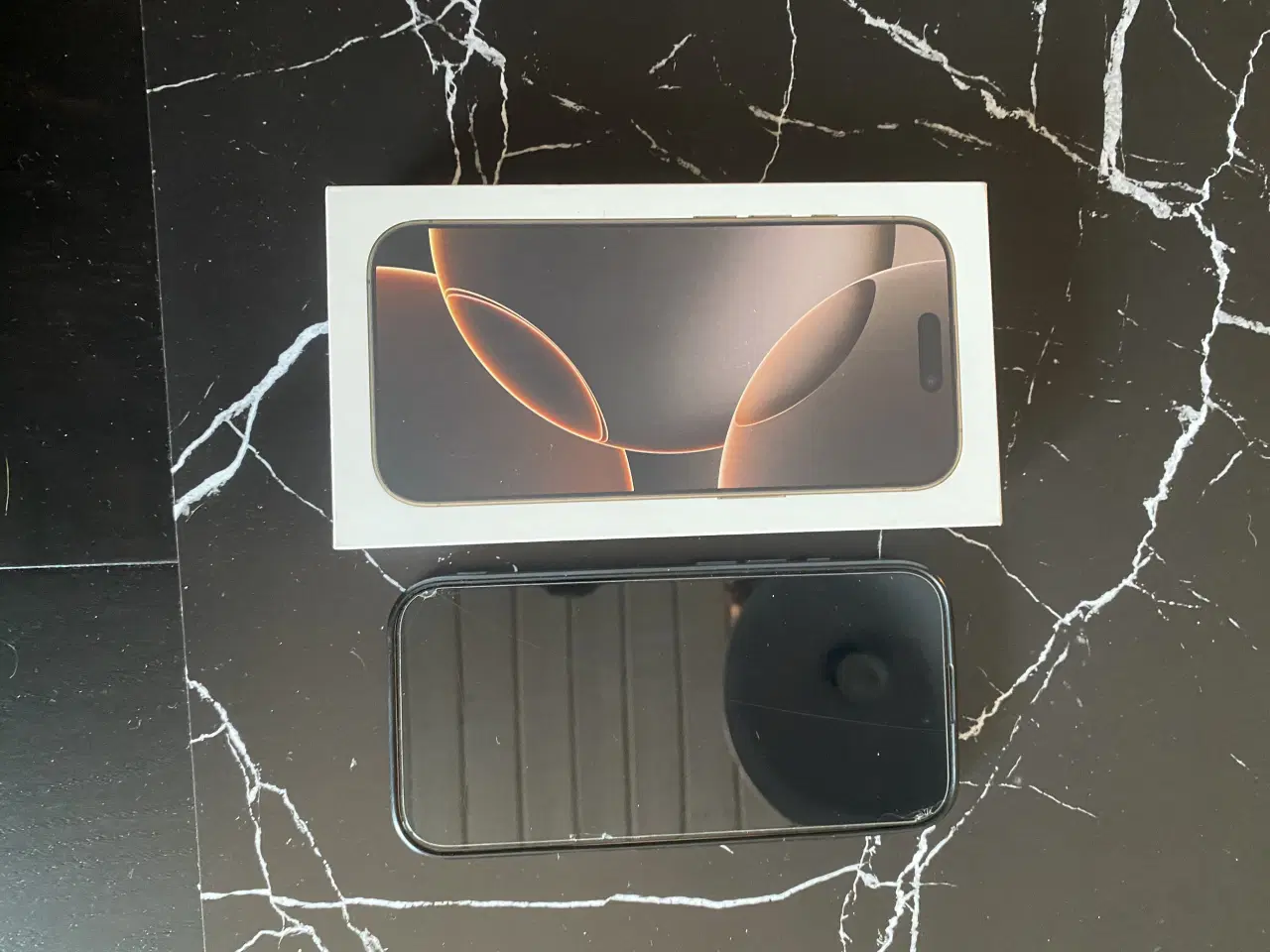 Billede 1 - 1 år gammel iPhone 16 pro sælges til en god pris