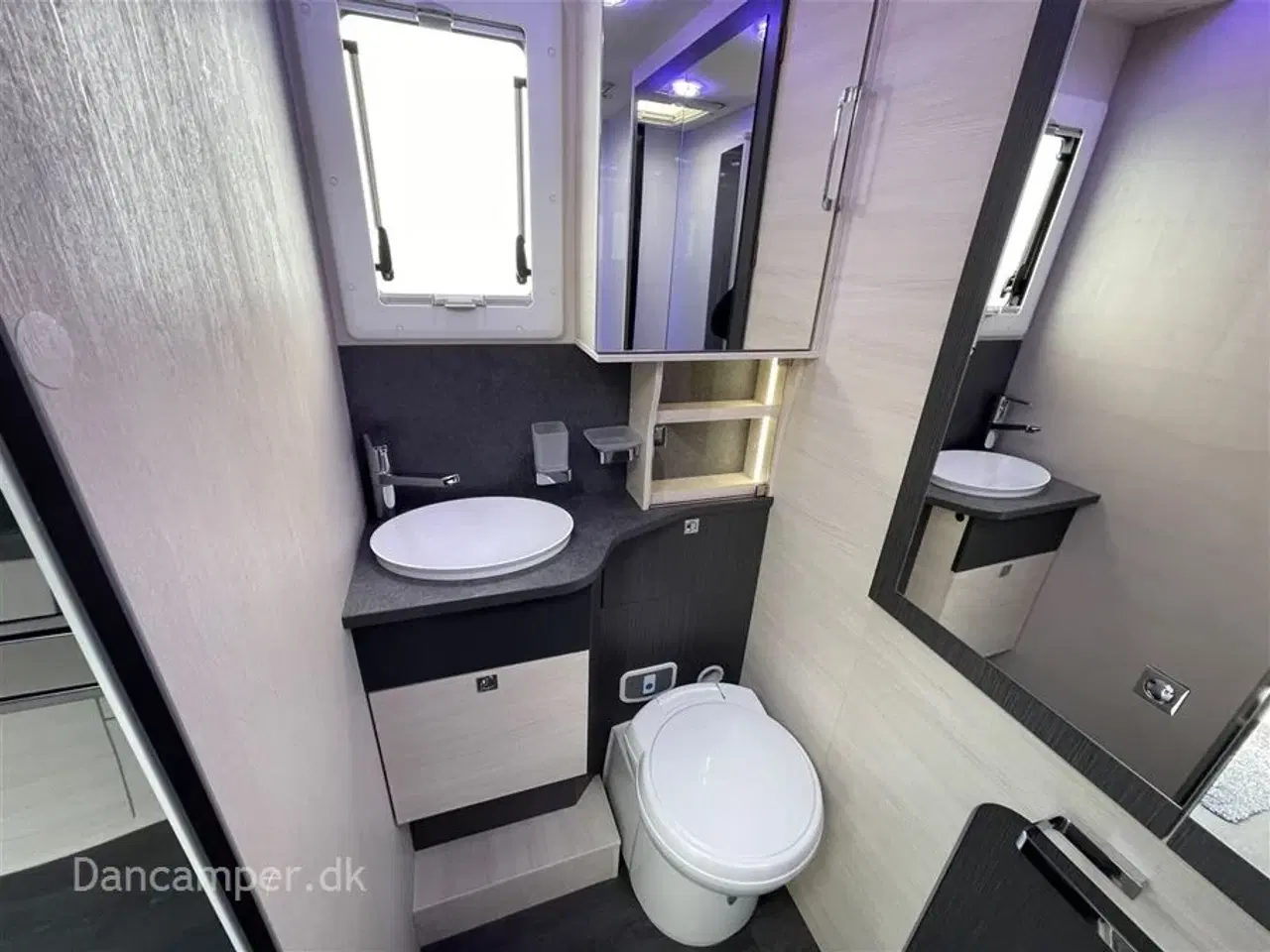 Billede 10 - 2021 - Chausson 640 Titanium Premium   Kommisionssalg - 200 AH Lithium, 2000W inverter, 170Hk &amp;amp;amp;amp;amp; 6-trins automatgear, Solceller mm.