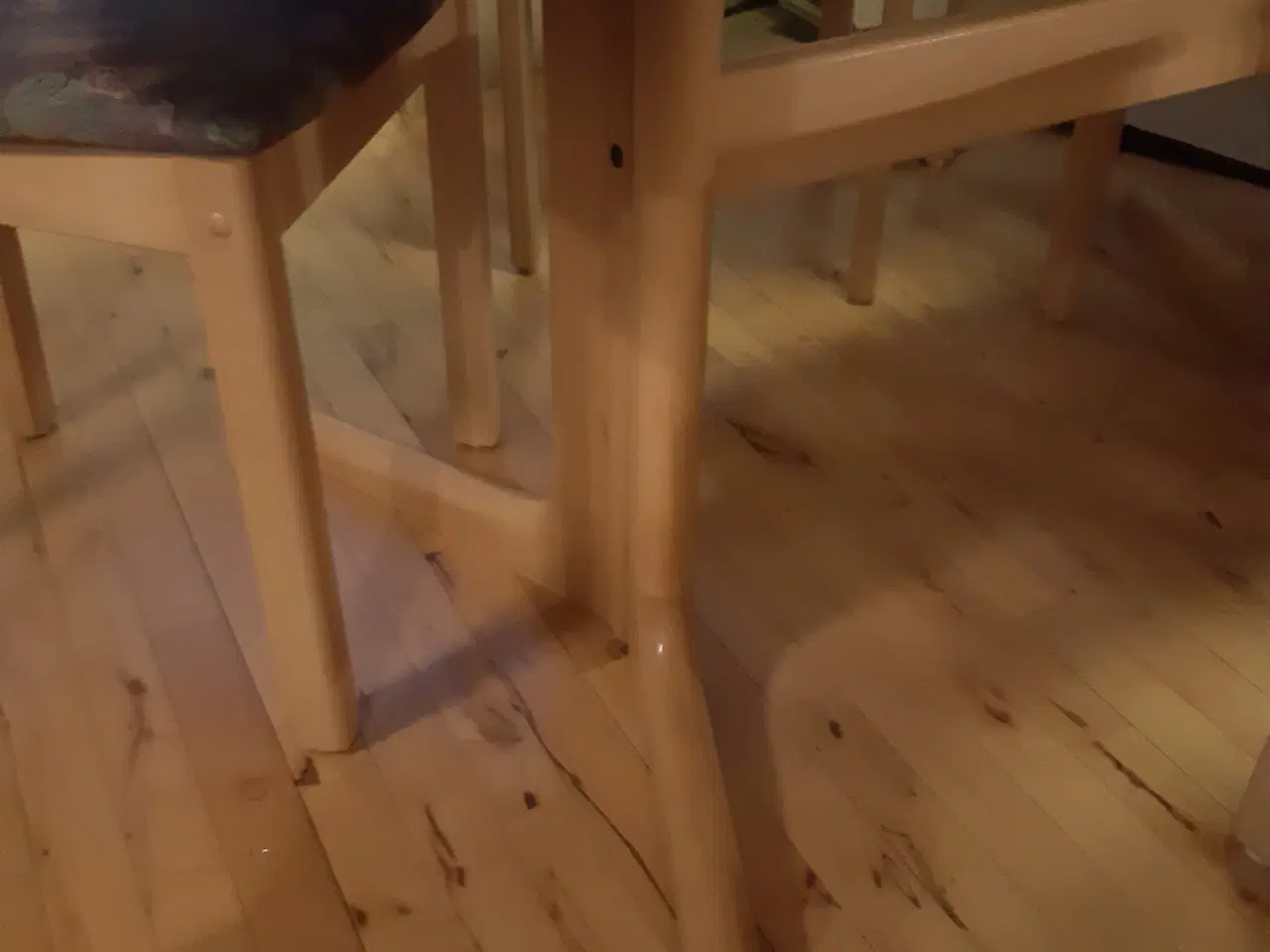 Billede 3 - Skovby spisebord i bøg med udtræk