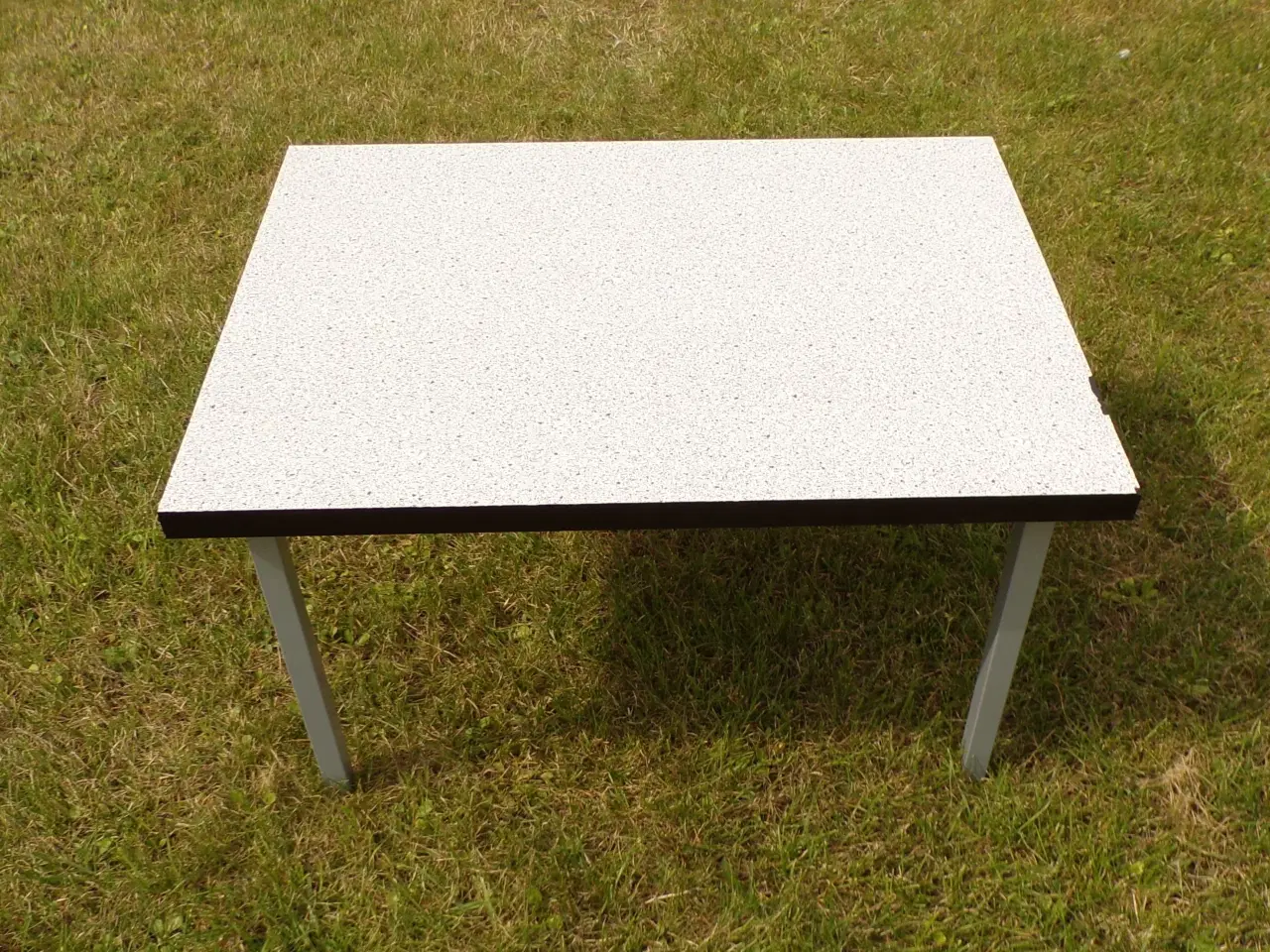 Billede 4 - NYT Børnebord Lys granit laminatbordplade