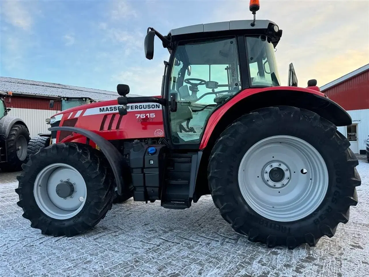 Billede 4 - Massey Ferguson 7615 Dyna VT KUN 4700 TIMER OG FULD AFFJEDRING!