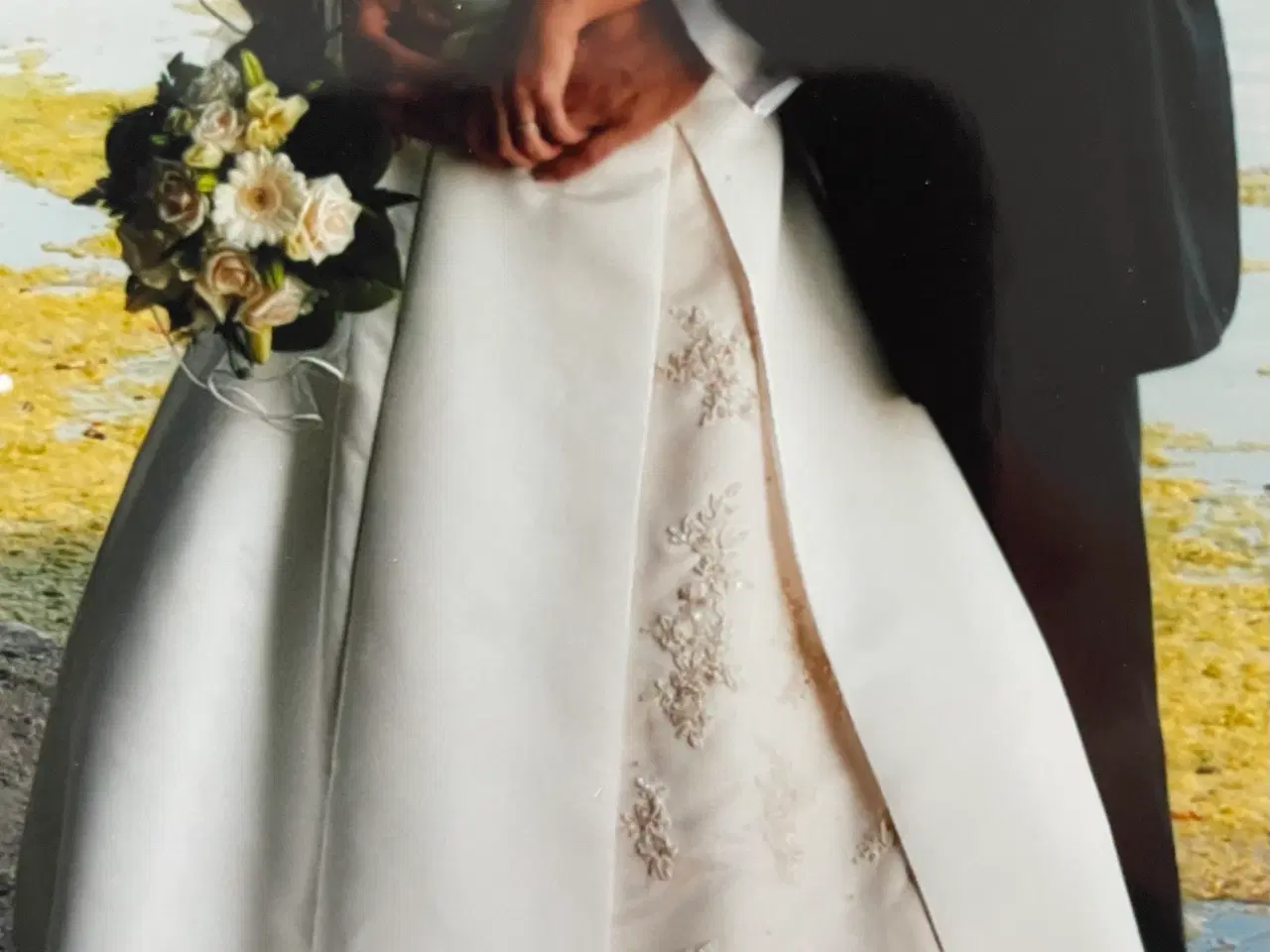 Billede 11 - Smuk champagnefarvet/cremefarvet brudekjole&Bolero