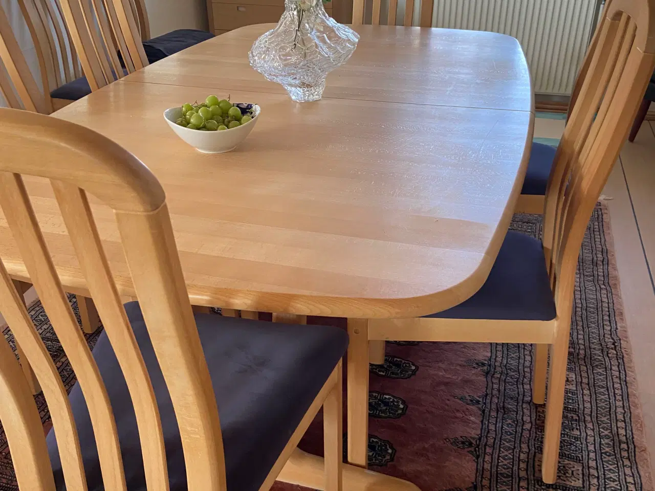 Billede 2 - Spisebord bøg incl 2 plader og 8 stole