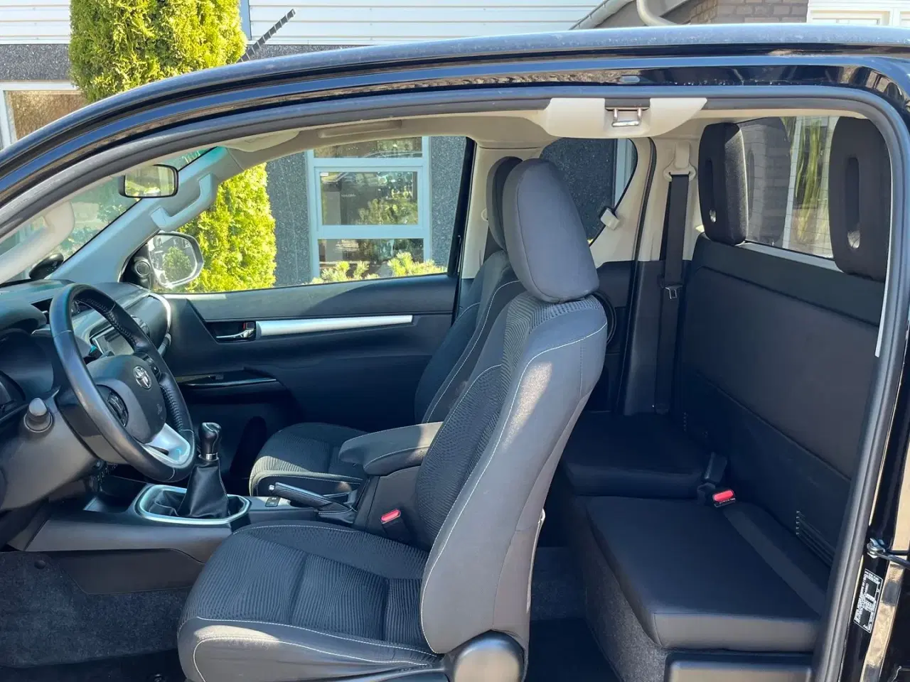 Billede 7 - Toyota Hilux 4WD Pick-up med træk til 3200 kg. Meget velholdt