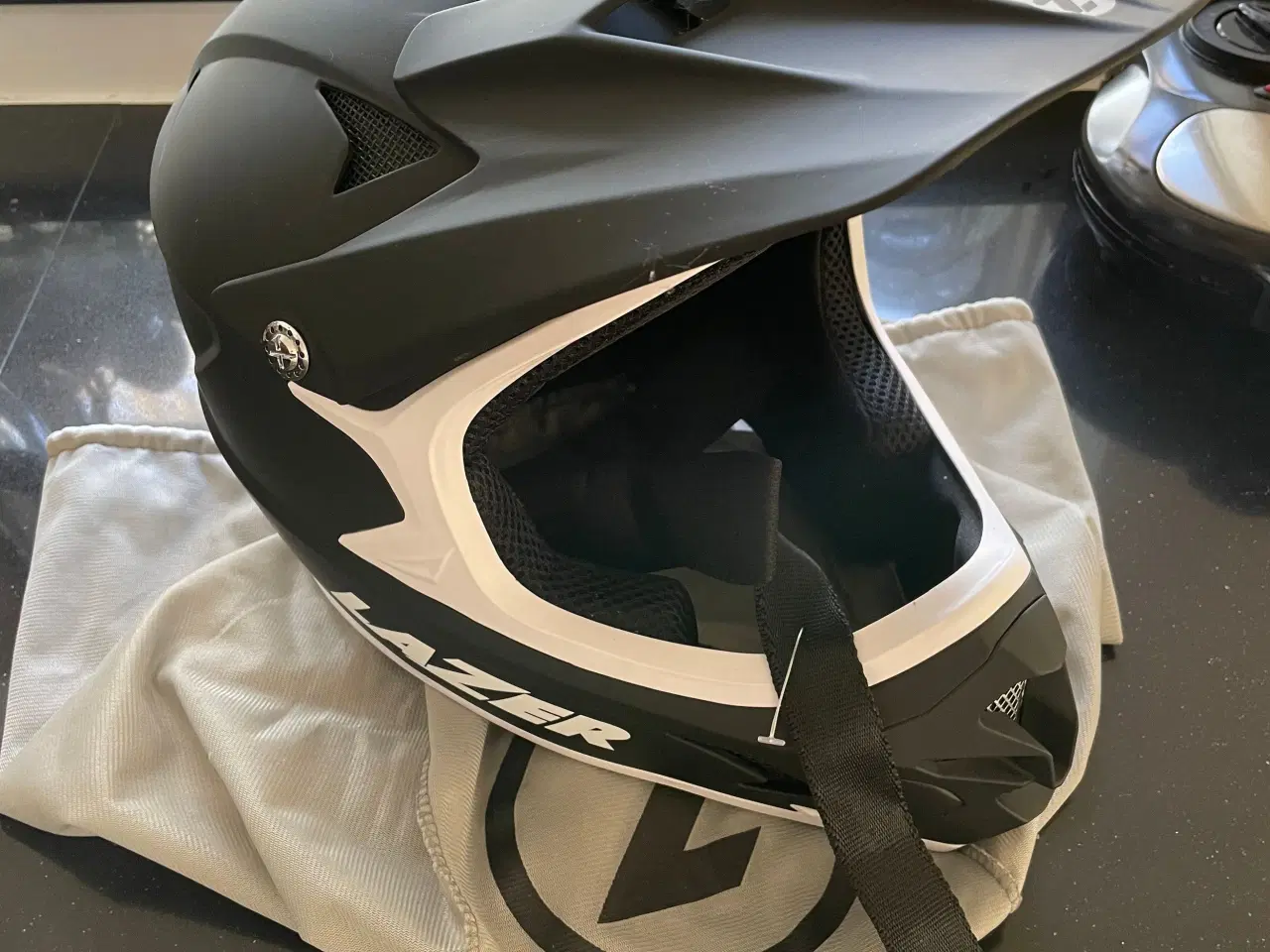 Billede 3 - LAZER BMX hjelm sælges 