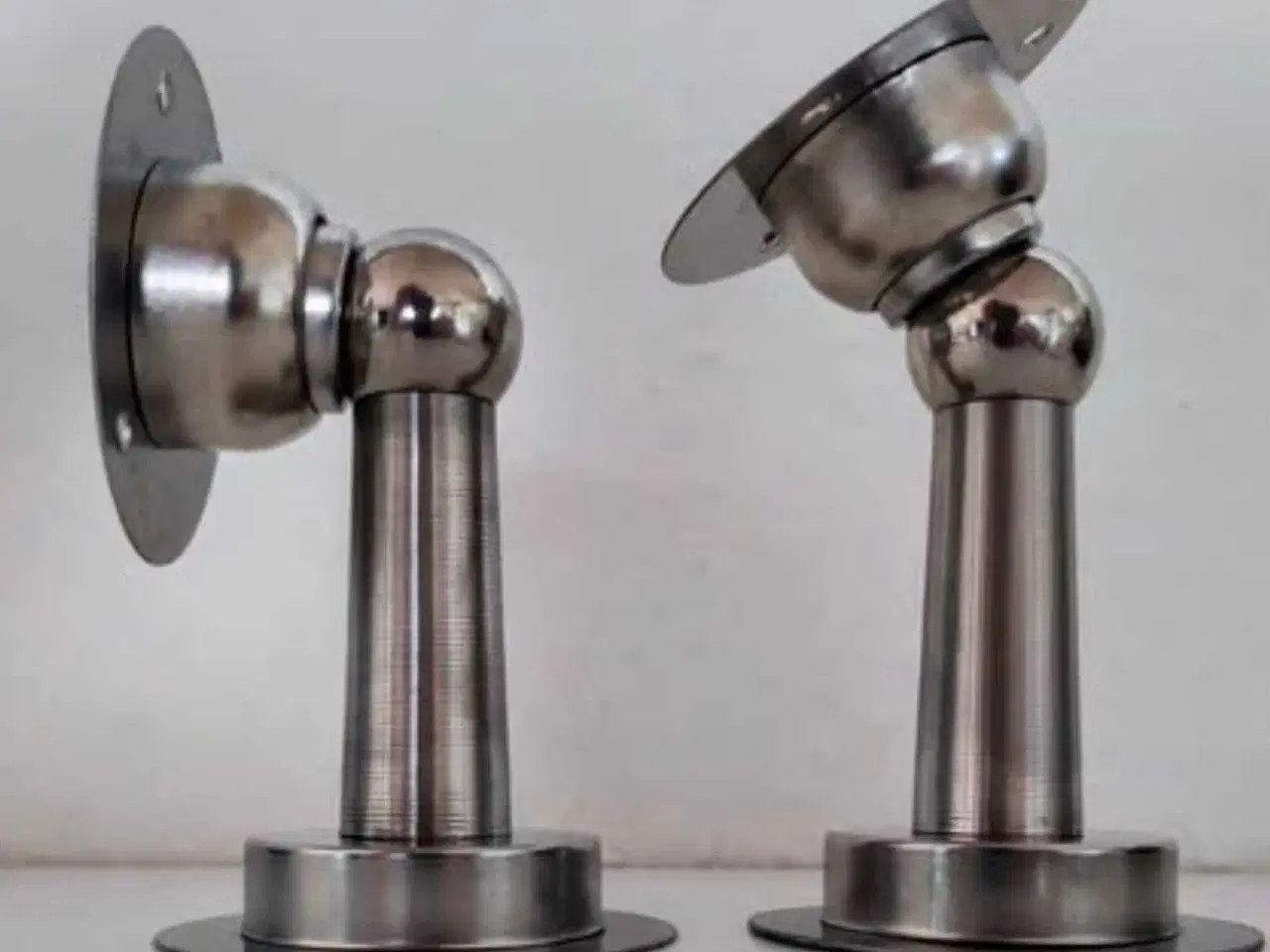 Billede 2 - 2 stk. Magnetiske dørstoppere - NYE