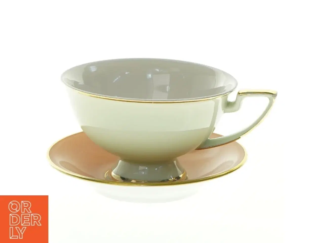 Billede 1 - Porcelænskop med underkop fra Kjøbenshavn Porcellains Maleri (str. Kop 12 x 10 x 5,5 cm underkop 11,5 x 2 cm)